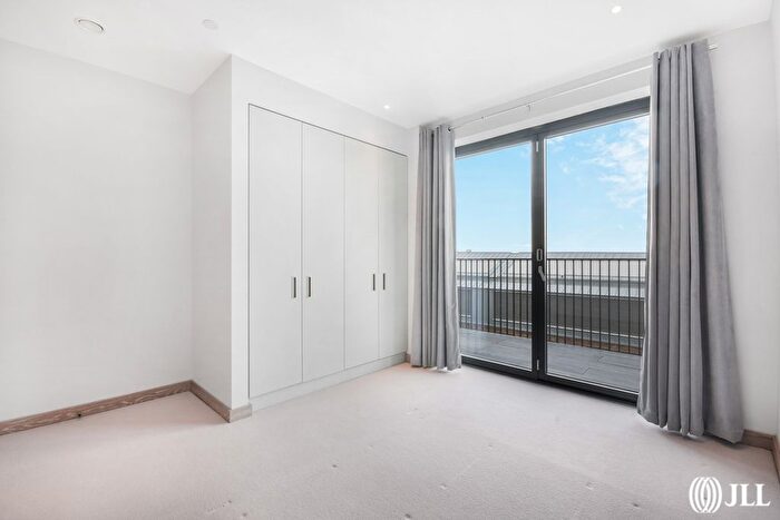 1 Bedroom Flat To Rent In Bellwether Lane, London, SW18