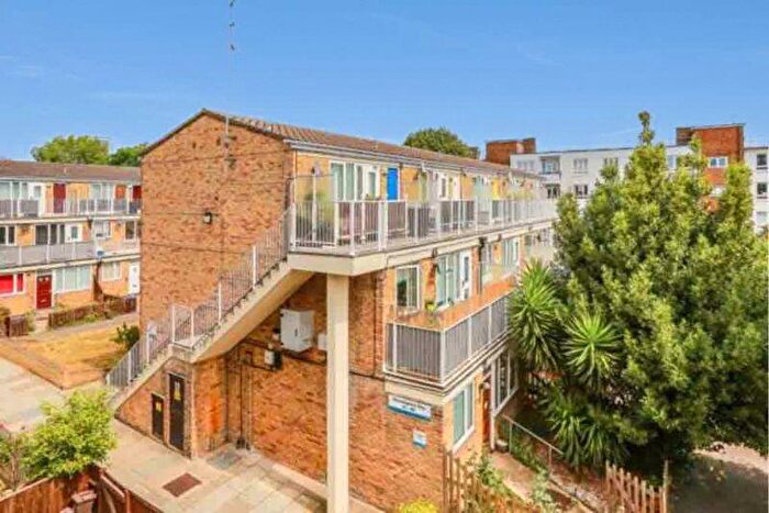 1 Bedroom Apartment For Sale In Woolstaplers Way, London, SE16