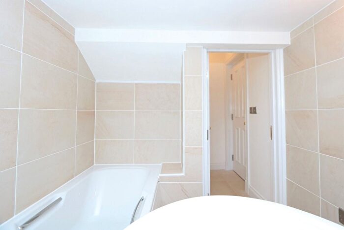 1 Bedroom Flat To Rent In Crown Road North, Glasgow, G12
