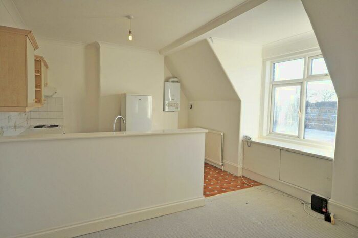 2 Bedroom Maisonette To Rent In Sheen Lane, Mortlake, SW14