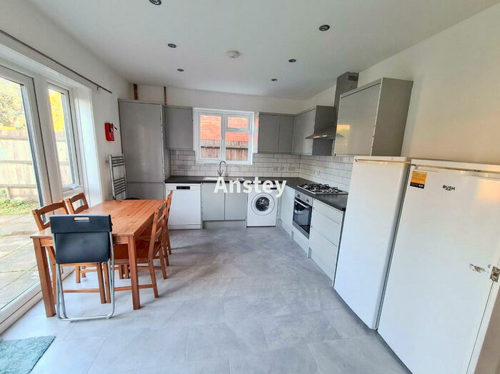 5 Bedroom Semi-Detached House To Rent In Granby Grove, Southampton, SO17