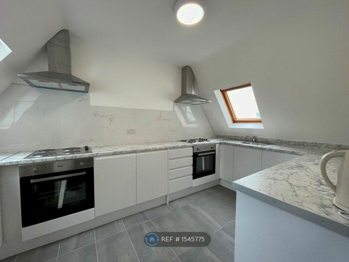 Studio To Rent In Watford Way, London, NW7