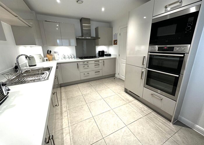 3 Bedroom House For Sale In Stigand Lane, Greenhithe, DA9