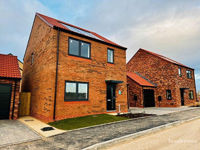 3 Bedroom Detached House For Sale In Joseph Banks Drive, Whitby, YO22