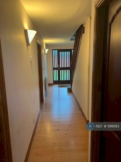 2 Bedroom Terraced House To Rent In Chapel Lane, Leeds, LS12