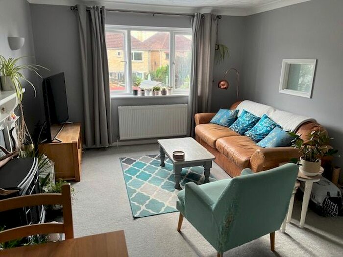 2 Bedroom Flat To Rent In Beresford Gardens, Christchurch, BH23