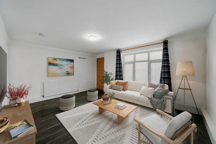 1 Bedroom Flat To Rent In Lewisham Way, London, SE14