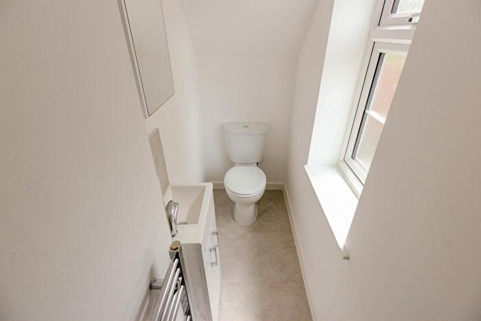 2 Bedroom End Of Terrace House To Rent In Manor Farm Drive, Chingford, E4
