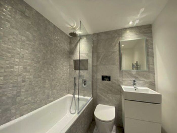 2 Bedroom Flat To Rent In Stunning Two Bedroom Flat, SM7