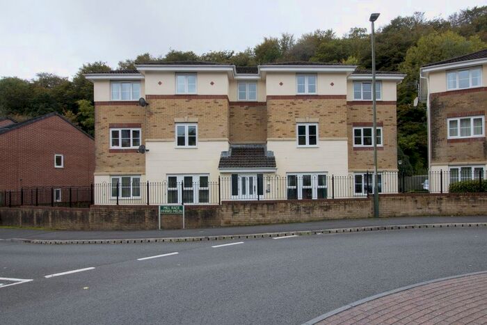 2 Bedroom Flat To Rent In Coed Celynen Drive, Abercarn, Newport, NP11