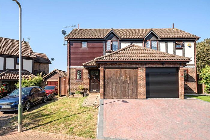 3 Bedroom Semi-Detached House For Sale In Gleneagles Drive, Maidstone, ME15