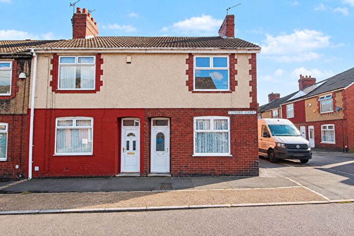 3 Bedroom End Of Terrace House For Sale In Clifford Street, South Elmsall, Pontefract, WF9