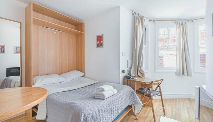 Studio To Rent In Fulham Palace Road, Hammersmith, London, W6