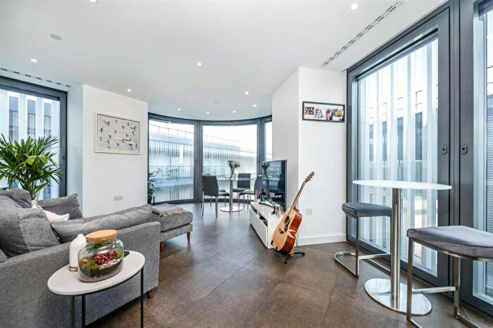 2 Bedroom Apartment To Rent In City Road, London, EC1V