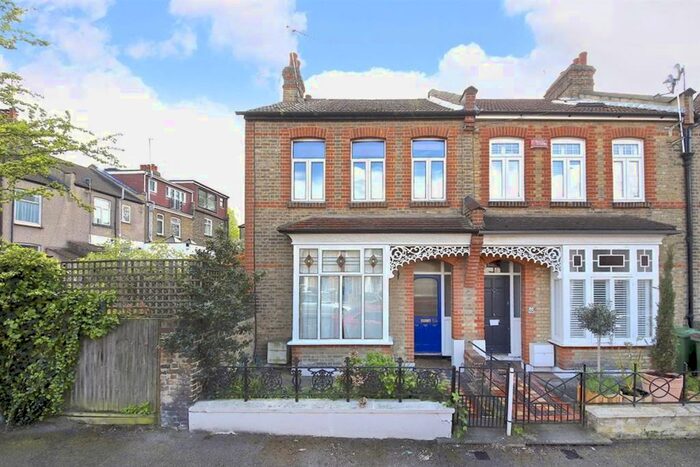 3 Bedroom Property To Rent In Eversley Road, London, SE7