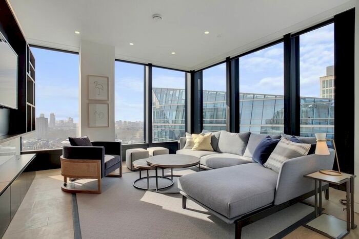 3 Bedroom Flat To Rent In Buckingham Gate, London, SW1E