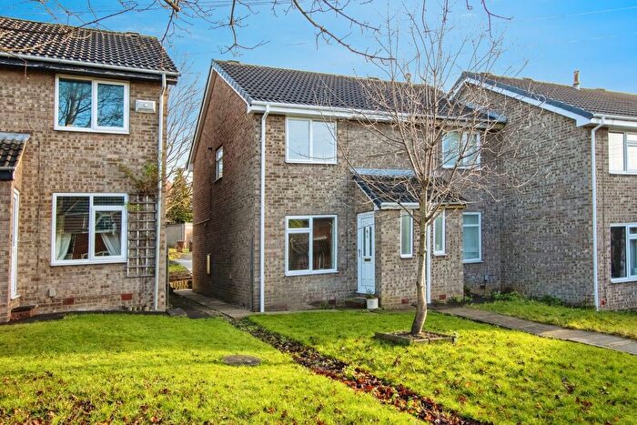 2 Bedroom End Terrace House For Sale In Chestnut Walk, Wakefield, West Yorkshire, WF2