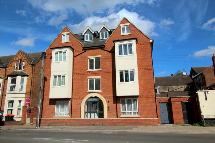 2 Bedroom Flat To Rent In Ashburnham Road, Bedford, Bedfordshire, MK40