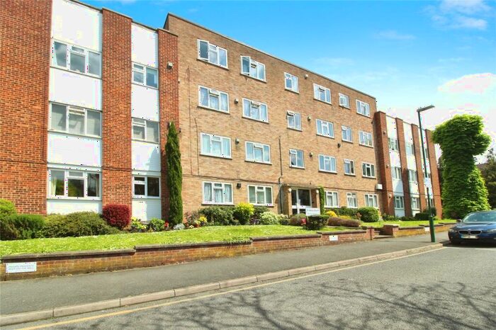 2 Bedroom Flat To Rent In Stanley Road, Sutton, Surrey, SM2