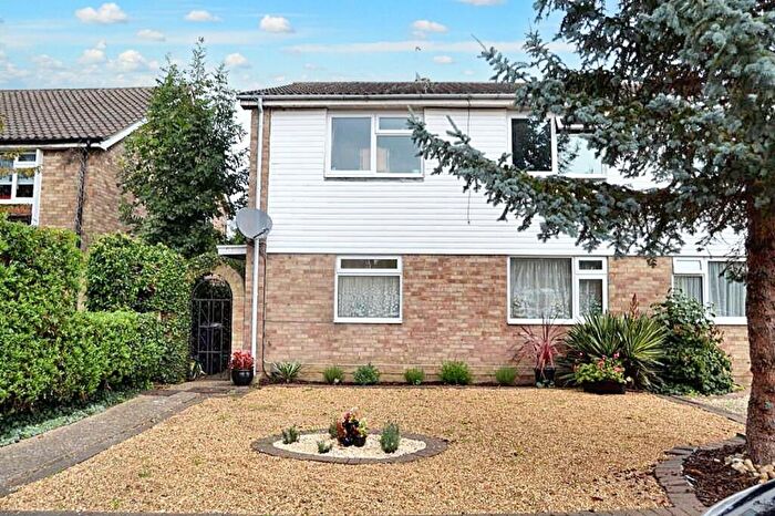 2 Bedroom Maisonette For Sale In Cyclamen Way, Epsom, KT19