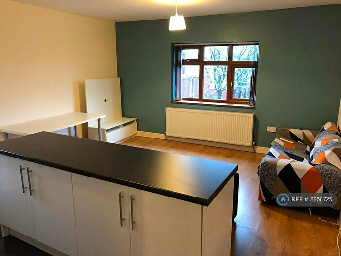 5 Bedroom Flat To Rent In Egerton Road, Manchester, M14