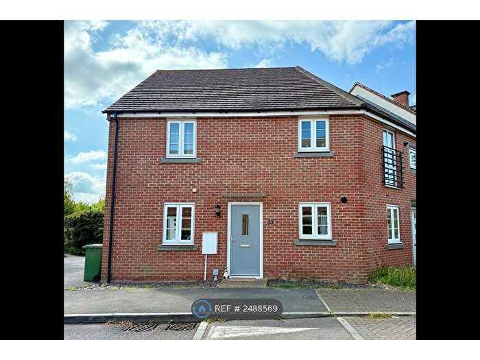 2 Bedroom Maisonette To Rent In Benham Road, Basingstoke, RG24