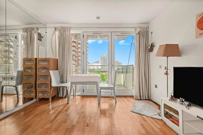 Flat For Sale In New Providence Wharf, Fairmont Avenue, E14
