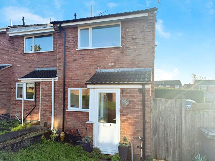 2 Bedroom Town House For Sale In Weston Close, Hinckley, LE10