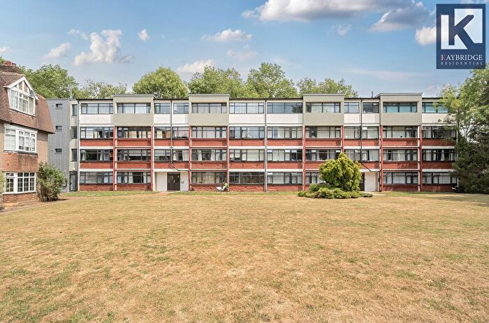 3 Bedroom Flat For Sale In Kingston Road, Epsom, KT17