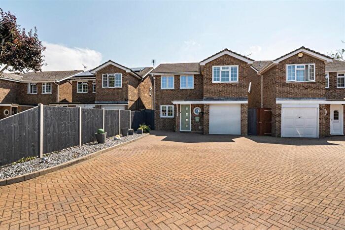 4 Bedroom Detached House For Sale In Cherry Avenue, Yapton, BN18