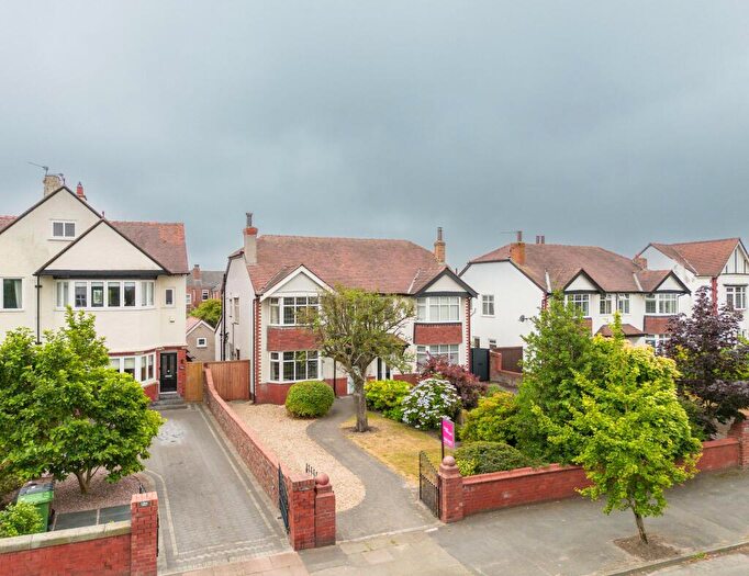 3 Bedroom Semi-Detached House For Sale In Roe Lane, Southport, PR9
