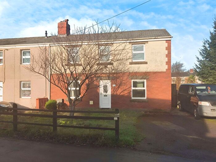 3 Bedroom Semi-Detached House For Sale In Graigwen, Llwynhendy, Llanelli, SA14