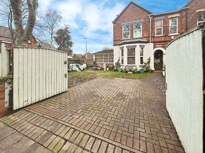 2 Bedroom End Terrace House For Sale In Abbey Park Road, Grimsby, Lincolnshire, DN32