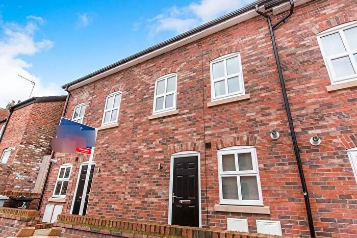 3 Bedroom Terraced House To Rent In Cholmondeley Street, Macclesfield, SK11