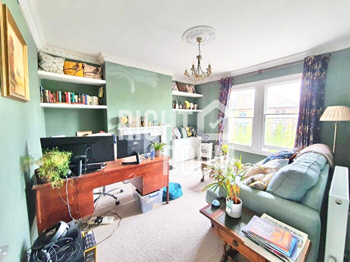 1 Bedroom Flat To Rent In St. Georges Avenue, London, N7