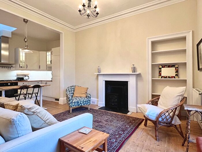 2 Bedroom Flat To Rent In South Clerk Street, Newington, Edinburgh, EH8