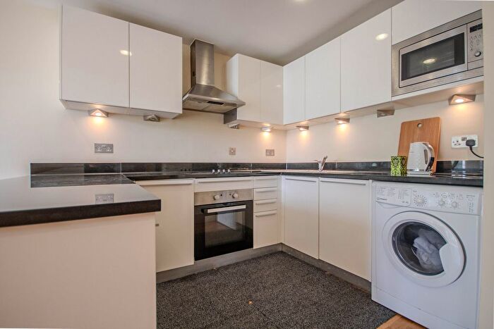 1 Bedroom Flat For Sale In Hayes Road, Penarth, CF64