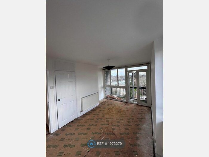 2 Bedroom Flat To Rent In Ashbourne Court, London, N12