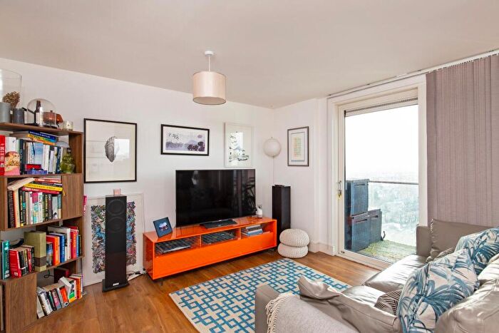 3 Bedroom Flat To Rent In Sledge Tower, Dalston Square, E8