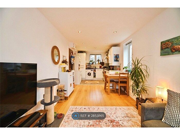 2 Bedroom Flat To Rent In Campbell Road, London, E3