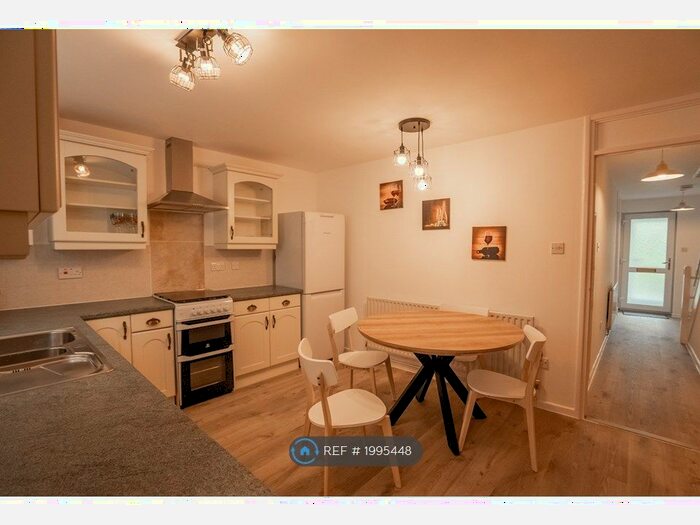 4 Bedroom Semi-Detached House To Rent In The Pitcroft, Chichester, PO19