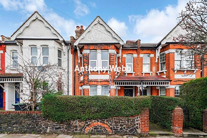 3 Bedroom Terraced House For Sale In Park Avenue, Palmers Green, N13