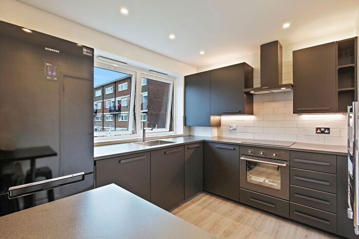 2 Bedroom Flat To Rent In St. Saviours Estate, London, SE1