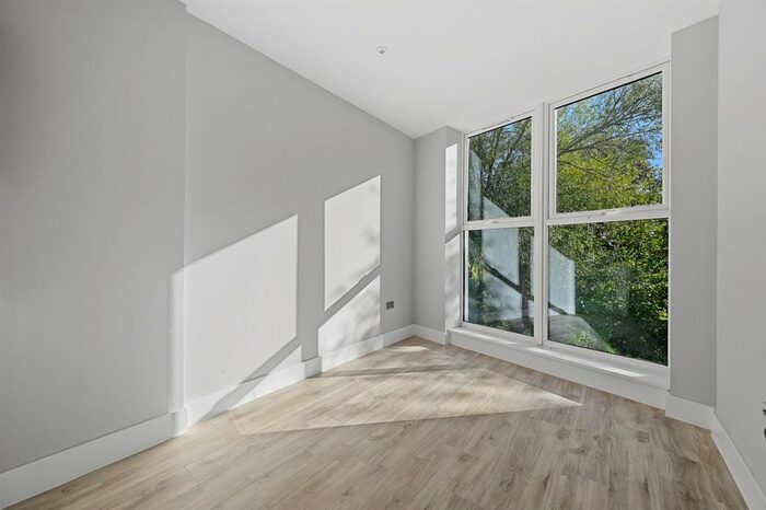 1 Bedroom Flat To Rent In Restmor Way, Wallington, SM6