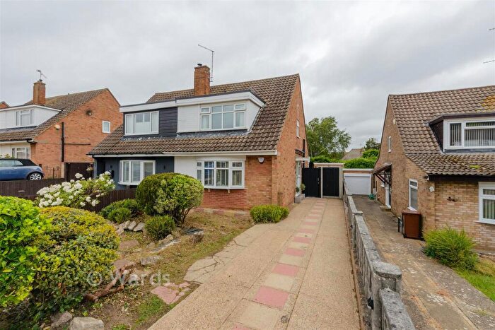 3 Bedroom Semi-Detached House For Sale In Woodview Rise, Strood, Rochester, Kent, ME2
