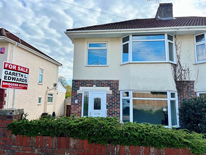3 Bedroom Semi-Detached House For Sale In Mount Earl, Bridgend, Bridgend County., CF31