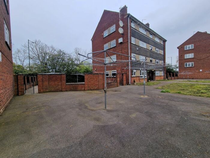 3 Bedroom Flat To Rent In Oxford Court, Oxford Way, Feltham, TW13