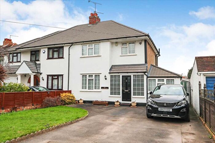 4 Bedroom Semi Detached House For Sale In Elmshott Lane, Cippenham, SL1