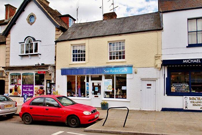 2 Bedroom Apartment To Rent In High Street, Cricklade, Wiltshire, SN6