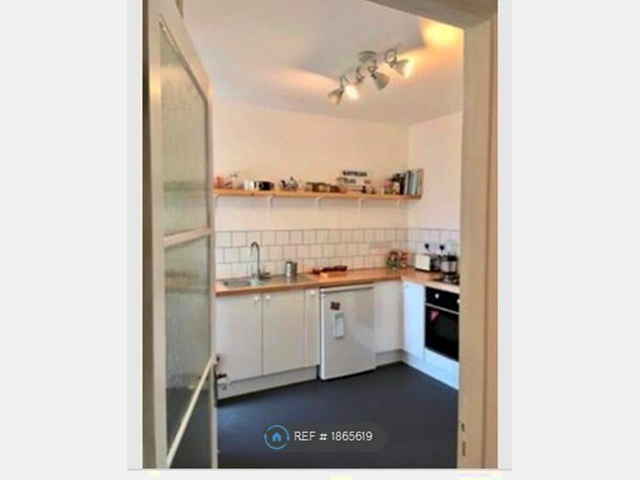 1 Bedroom Flat To Rent In Crescent Road, Brighton, BN2